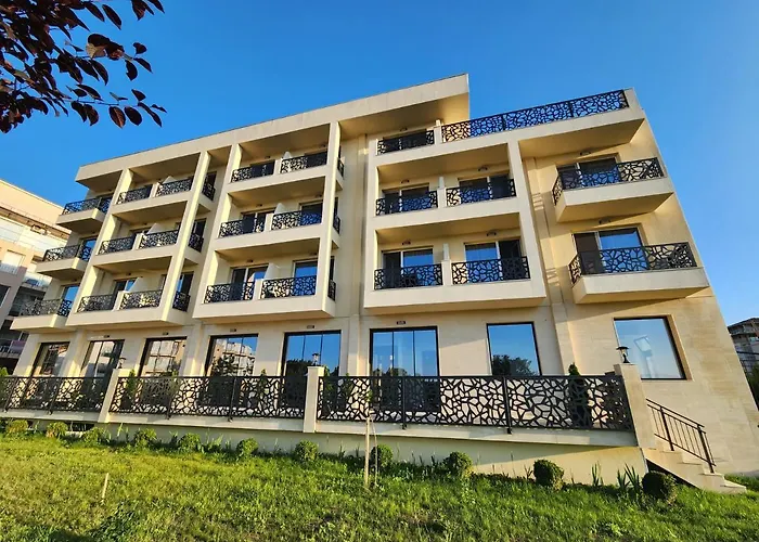 Lotus ホテル プリモルスコ