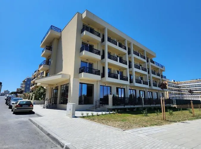 Lotus プリモルスコ